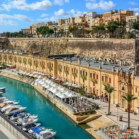 Malta 2bed With Balcony & Easy Access